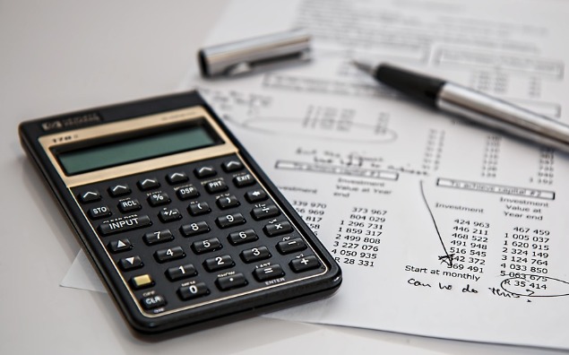 Finanse świąteczne – jak mądrze zaplanować budżet i uniknąć pułapek